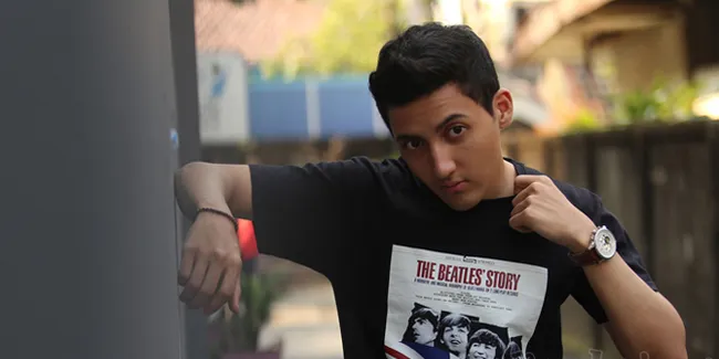 [FOTO] Dikelilingi Wanita, Aaron Ashab Sindir Anak Jokowi