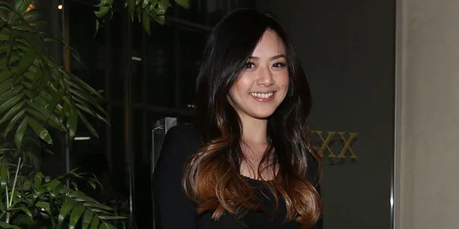 [FOTO] Franda Pamer Foto Prewed, Samuel Gagah Berambut Klimis