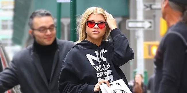 FOTO: Ganti Gaya Rambut, Sofia Richie Makin Mirip Selena Gomez?