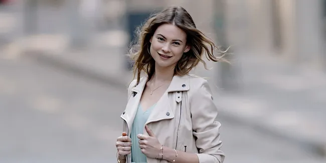 [FOTO] Hamil Anak Adam Levine, Behati Prinsloo Pamer Perut Buncit