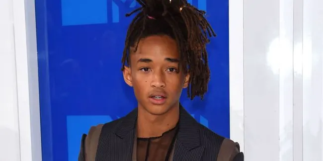 FOTO: Jaden Smith Pakai Baju Robek Saat Kencan Bareng Pacar, Keren Atau ...