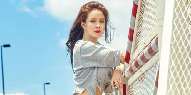 [FOTO] Jadi Anak Kuliahan, Song Ji Hyo Cute Banget