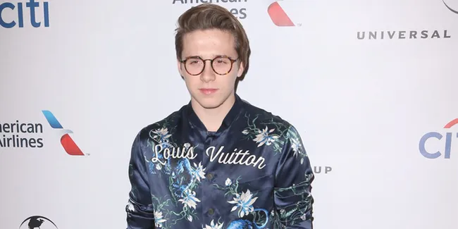 FOTO: Kencan Seru, Brooklyn Beckham & Pacar Cantiknya Mesra Abis