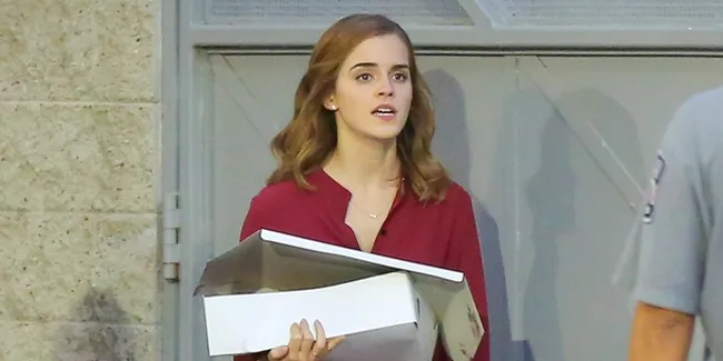 FOTO: Keren, Emma Watson Ketahuan Pakai Perhiasan Asal Indonesia