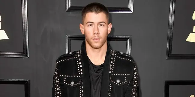 [FOTO] Ketahuan Pesta Bareng, Nick Jonas Pacari Model Victoria's Secret Ini?
