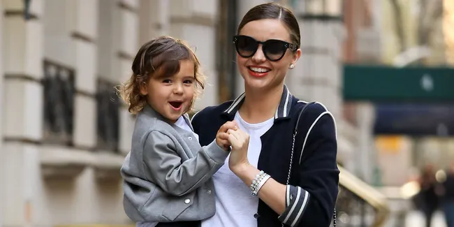 [Foto] Ketika Si Mungil Flynn Bloom 'Menjelma' Jadi Ayahnya