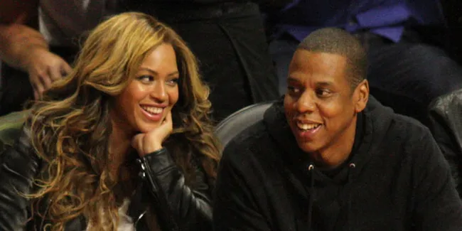 [FOTO] Liburan Bareng, Beyonce dan Jay Z Mesra Gandengan Tangan