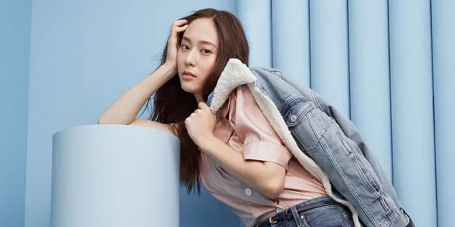FOTO: Makin Berani, Krystal f(x) Pamerkan Bra di Pemotretan Baru