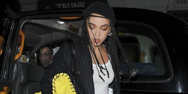 [FOTO] Makin Nyentrik, Gaya Rambut FKA Twigs Bikin Geleng Kepala
