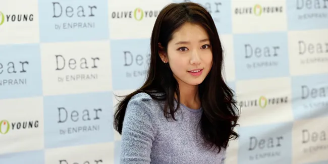 FOTO: OOTD Mahal Park Shin Hye, Pesona Mewah Nan Elegan