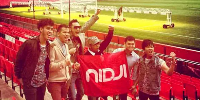 [Foto] Nidji Syuting Bareng Pemain Manchester United