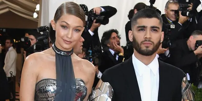 [FOTO] Pakai Cincin di Jari Manis, Gigi Hadid Sudah Tunangan?