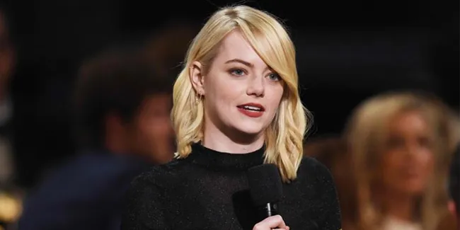 [FOTO] Perdana! Emma Stone Tertangkap Kencan Dengan Pacar Barunya