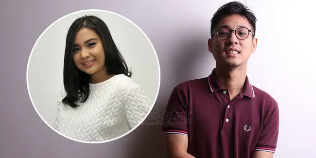 Foto Prewedding, Putri Titian Romantis di Pangkuan Junior Liem