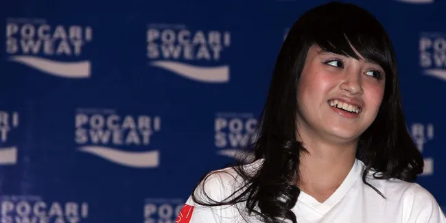 [Foto] Pulas, Nabilah JKT48 Tidur Dengan Mulut Terbuka