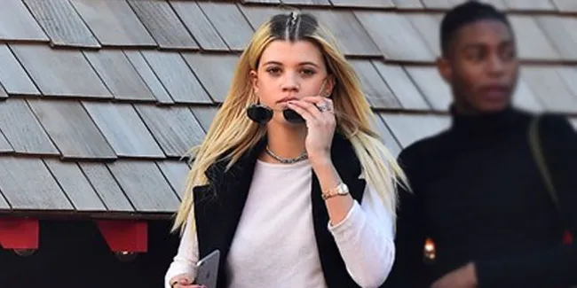 [FOTO] Putus Dari Justin Bieber, Sofia Richie Pamer Senyuman