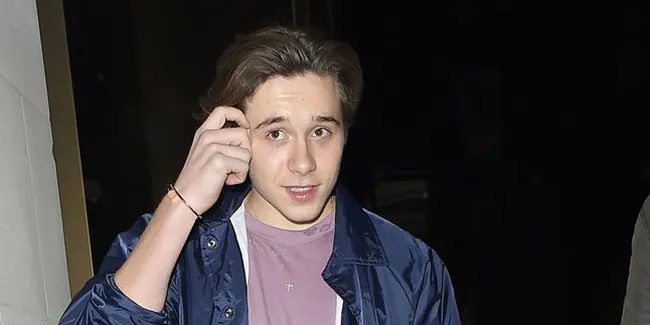 [FOTO] Saat Brooklyn Beckham Berkumis Tipis, Mirip Ayahnya?