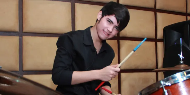 FOTO: Selfie Ganteng Aliando Rayakan Selesai Ujian Nasional