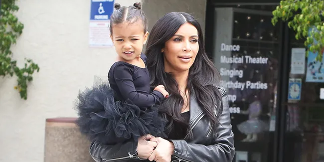 [FOTO] Serba Putih, North West Jadi Balerina Cantik & Super Imut
