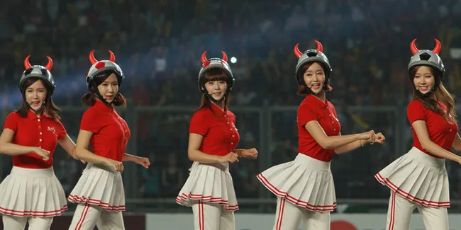 [FOTO] Tampil di Indonesia, Crayon Pop Kocak Berbaju Merah Putih