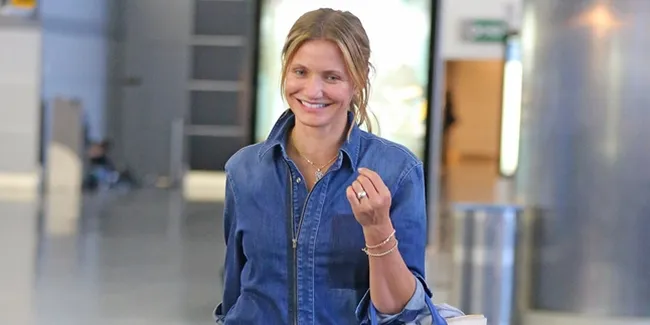 FOTO: Tutupi Perutnya Dengan Mantel, Cameron Diaz Hamil?