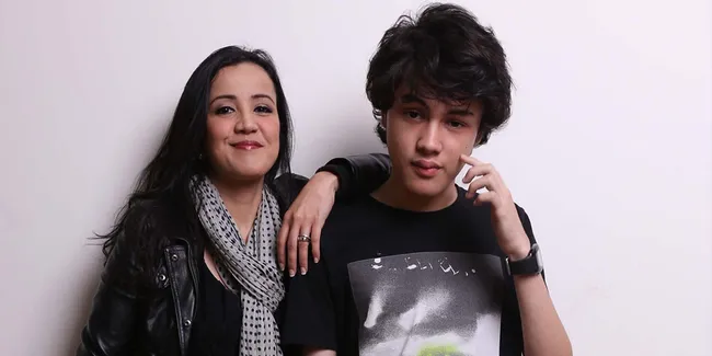 [FOTO] Ultah Shawn Adrian, Andi Soraya Masak Tengah Malam