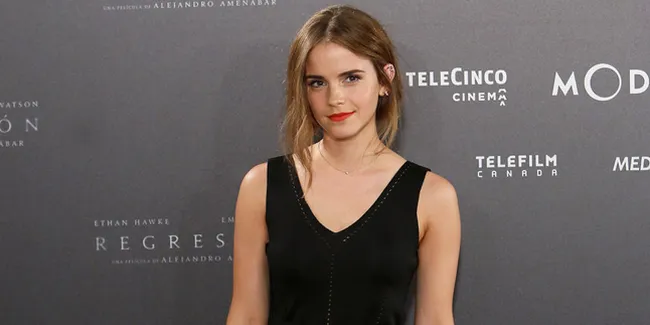 [FOTO] Wow! Gaun Met Gala Emma Watson Terbuat Dari Sampah Plastik
