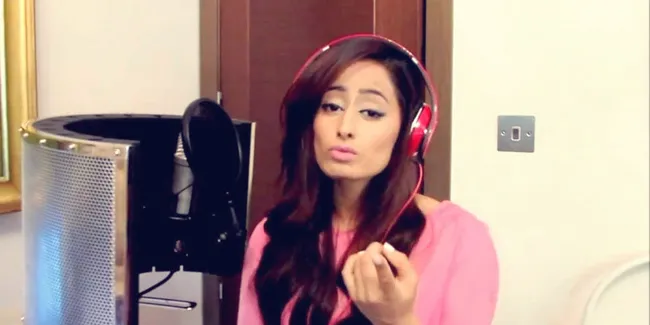 Gadis Ini Cover 'Anaconda' Nicki Minaj, Lebih Keren?