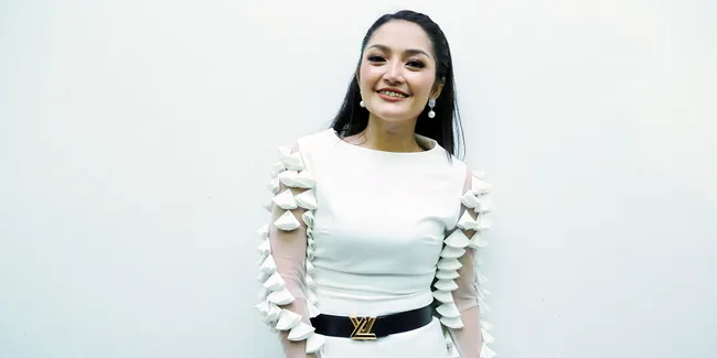 Gara-Gara Foto Sedang Mandi &#38; Berendam di Bathub, Siti Badriah Dihujat