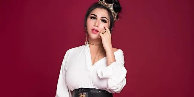 Gebby Vesta Unggah Foto Dengan Caption Kangen Ramadhan, Netizen: Shalat di Shaf Mana?