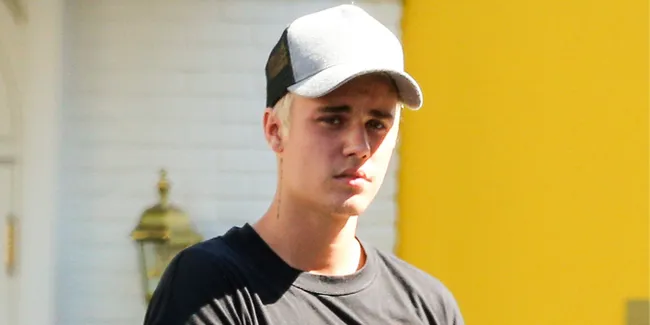 Geram, Justin Bieber Blokir Akun Haters yang Suka Bully Hailey Baldwin