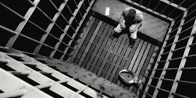 Gila, 5 Lagu Ini Kerap Digunakan Sebagai Penyiksa Tahanan