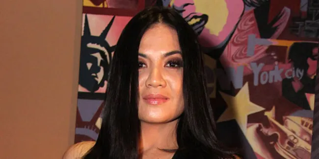 Gugat Cerai, Cornelia Agatha dan Suami Masih Satu Atap