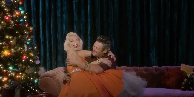 Gwen Stefani Rilis Lagu Natal Romantis Bareng Blake Shelton