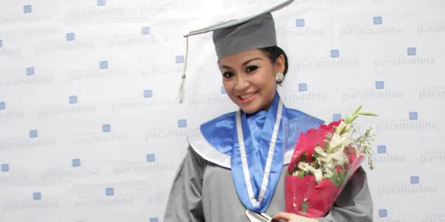 Hamil dan Pegal, Virnie Ismail Tetap Selesaikan Kuliah