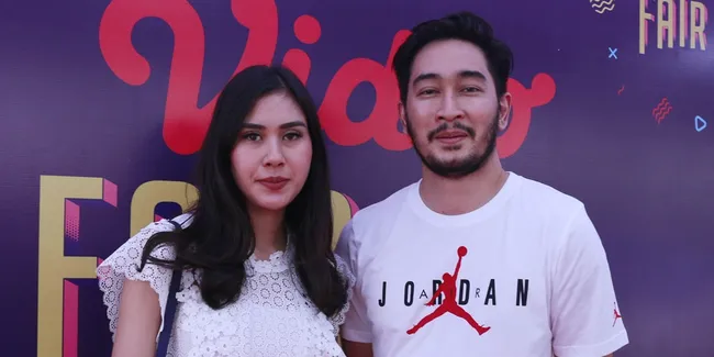 Hamil Muda, Syahnaz Jalan-Jalan ke Mal Pakai Kursi Roda