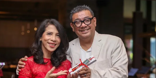 Hangatkan Suasana Natal, Janner Clay Siahaan dan Sisca Insani Rilis Single 'Home for Christmas'