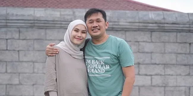 Hanung Bramantyo dan Zaskia Adya Mecca Ungkap Alasan Pilih Nama Bhaj Kama Untuk Anak ke-5