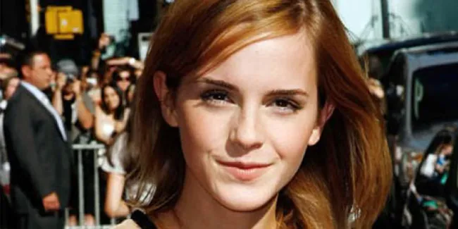 Hanya Dalam Film, Emma Watson Rela Payudaranya Dipegang