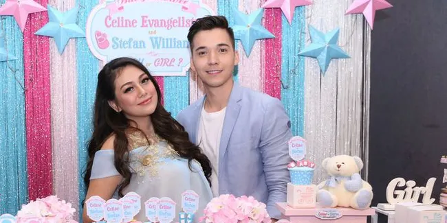Hot Young Daddy, Stefan William Belajar Mandikan Anaknya Yang Masih Bayi