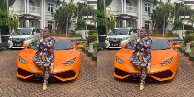 Hotman Paris Dicibir Netizen Gara-Gara Makan di Warteg Pakai Dasi Rp50 Juta