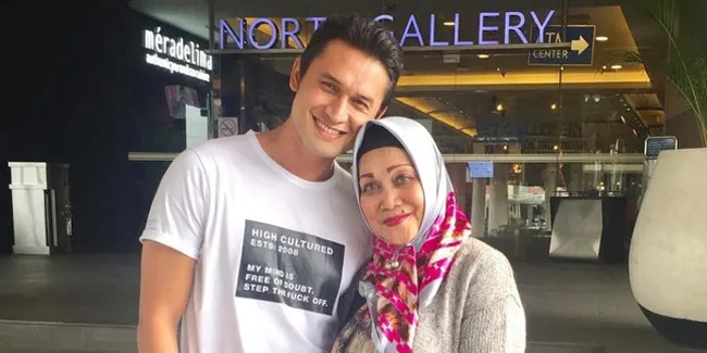 Ibunda Meninggal Dunia, Indra Bruggman: Siapa yang Bangunin Aku Tuk Sholat Subuh Lagi?