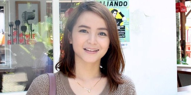 Ifny, Penyanyi Cantik Glow Music Pembuka Konser Aliando di Malang