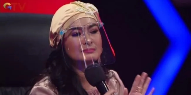Iis Dahlia Dibuat Terharu dan Meneteskan Air Mata Oleh Duet Dion dan Angga di Panggung Voice of Ramadan