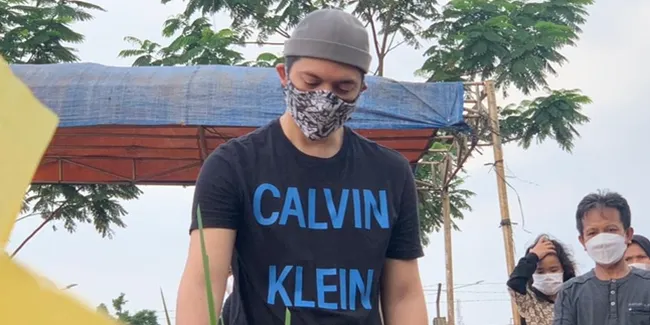 Ikhlaskan Kepergian Sang Bunda, Irwansyah: Mamah Terlalu Cinta Sama Papa