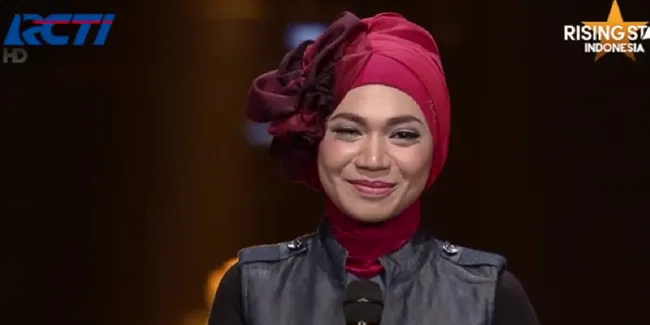 Indah Nevertari Buktikan Hijab Tak Halangi Karir Menyanyinya