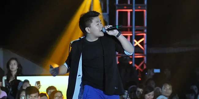 Ingat Almarhum Ayah, Kiki Coboy Junior Nangis di Atas Panggung