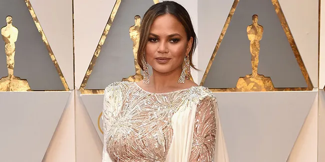 Ingin Punya Bayi Lagi, Chrissy Teigen Siap Lakoni Prosedur Bayi Tabung