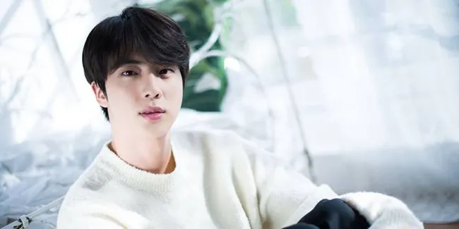 Ini Bukti Jin BTS Punya Wajah Mungil, Bagaikan Pria Idaman dalam Komik