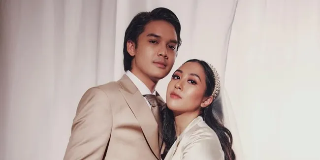 Selain Sherina Munaf, 5 Artis Cantik Indonesia Ini Juga Menikah Secara Diam-Diam